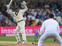 Australia made a poor start after play resumed late on the third day.