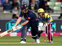 Dan Lawrence hit 62 off 49 balls as Essex chased down 167 with a ball to spare.